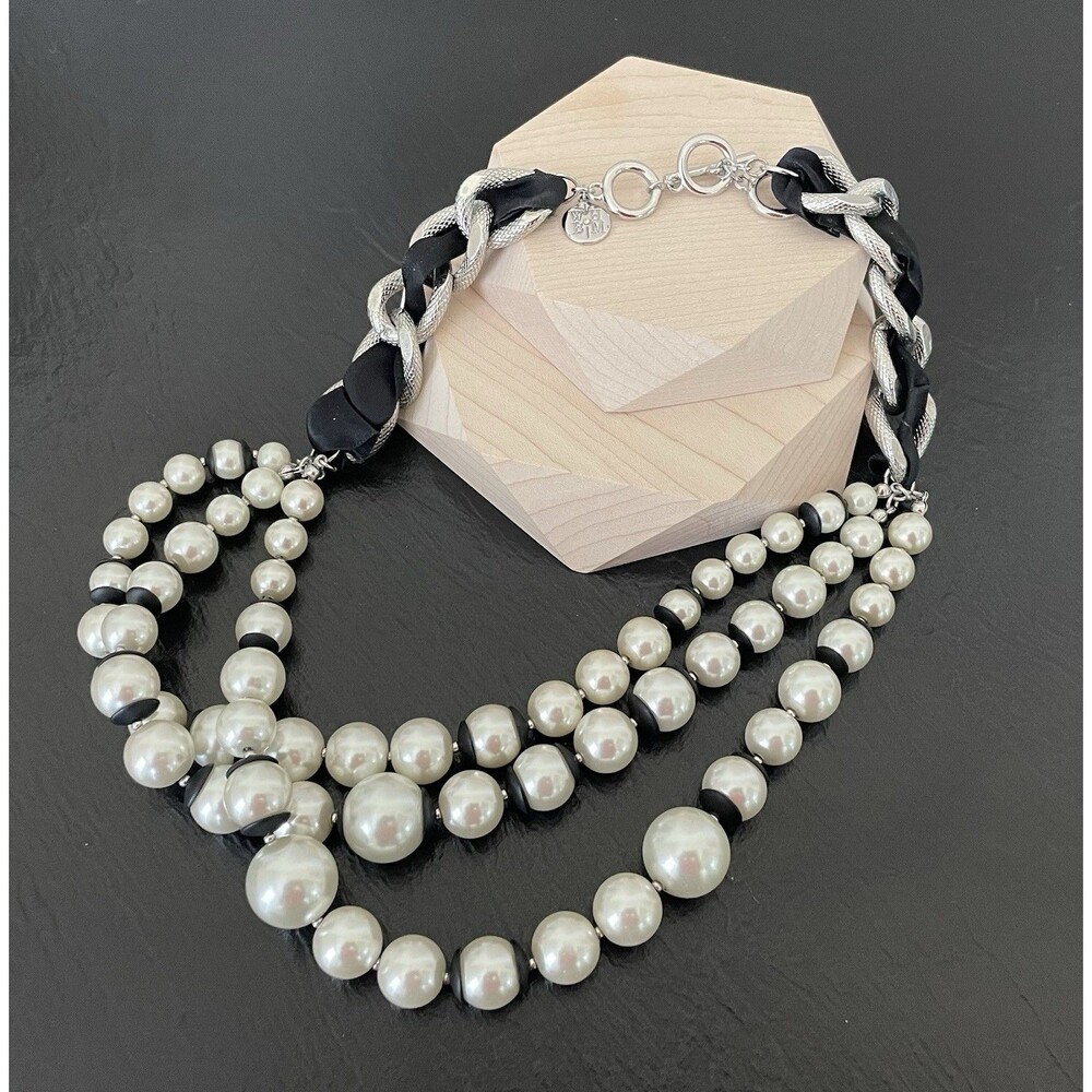 White House Black Market Chunky Faux Pearl Statement Necklace